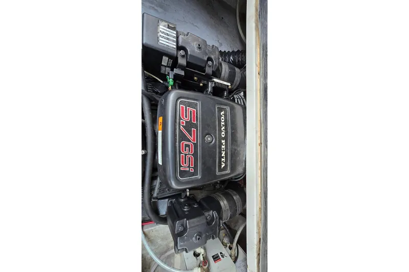 Slide: The Image of Engine compartment of a 1999 Four Winns 258 Vista with Volvo Penta 5.7 GSi engine. - 24