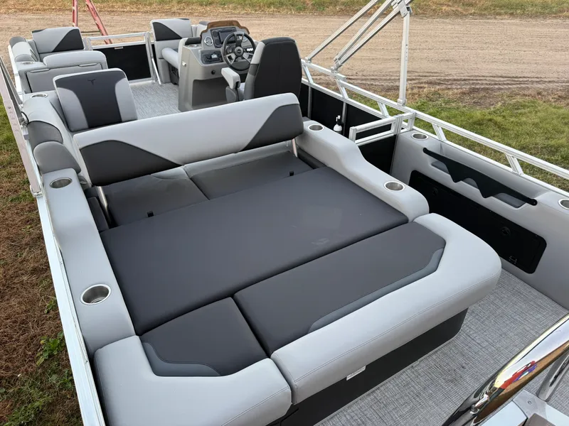 The Image of Tahoe Sport VRB 2180 Swingback & 4-Stroke $31995 2027 - 1