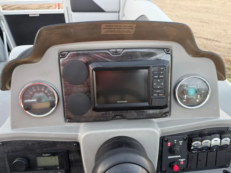 Slide: The Image of Tahoe Sport VRB 2180 Swingback & 4-Stroke $31995 2027 - 18