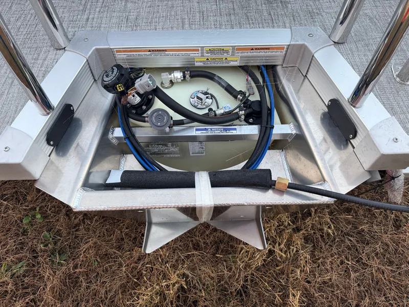 Slide: The Image of Tahoe Sport VRB 2180 Swingback & 4-Stroke $31995 2027 - 46