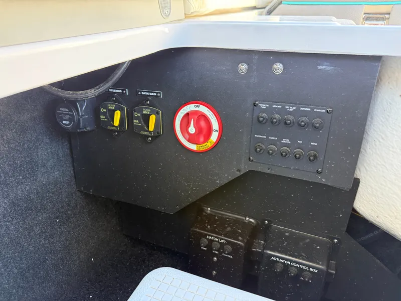 Slide: The Image of Control panel of a 2022 Regal LX4 boat. - 40