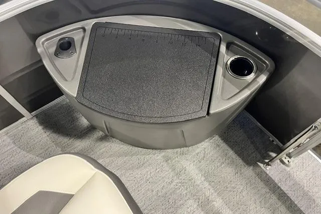 Slide: The Image of Interior of 2026 Sun Tracker Fishin' Barge 20 DLX with cup holders and storage. - 9