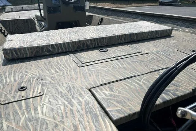 Slide: The Image of 2026 Tracker Grizzly 2072 CC boat with camo pattern interior and seating. - 7