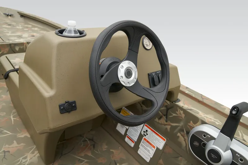 Slide: The Image of Tracker Grizzly 1754 SC 2026 - 26