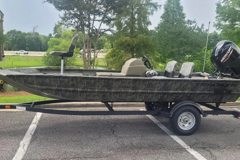 The Image of 2026 Tracker Grizzly 1754 SC boat on trailer, parked outdoors. - 0