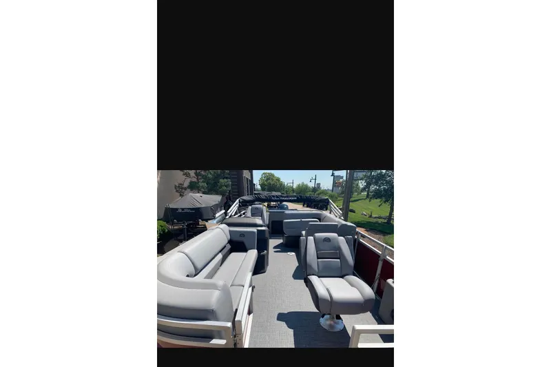Slide: The Image of 2026 Sun Tracker SportFish 20 DLX pontoon boat with spacious seating and modern design. - 91