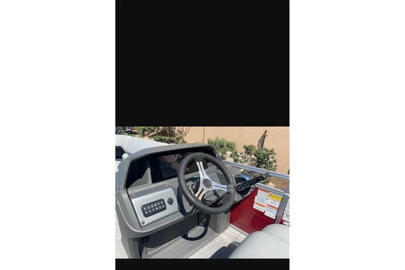 Slide: The Image of Steering console of 2026 Sun Tracker SportFish 20 DLX boat, featuring modern controls. - 92