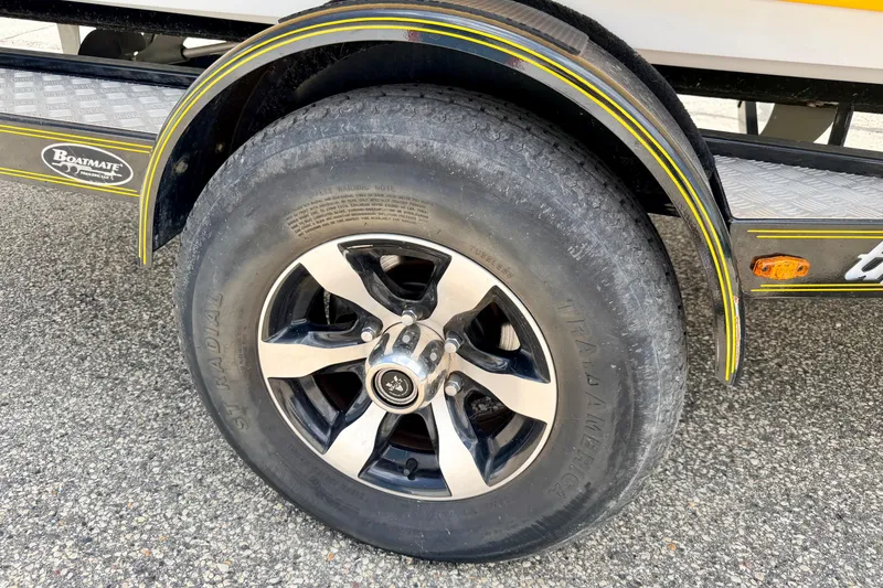 Slide: The Image of Trailer wheel of a 2014 Tigé R20 boat, featuring Boatmate trailer branding. - 81