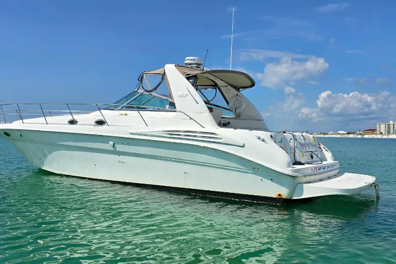 Slide: The Image of 1998 Sea Ray Sundancer 400 yacht on clear blue water under a sunny sky. - 5