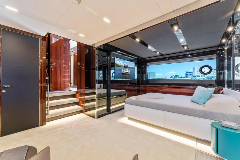 Slide: The Image of Riva 88' Folgore 2022 - 60