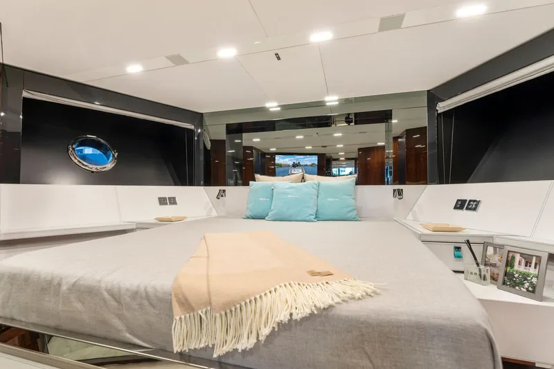 Slide: The Image of Riva 88' Folgore 2022 - 63