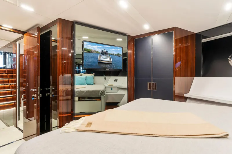 Slide: The Image of Riva 88' Folgore 2022 - 64