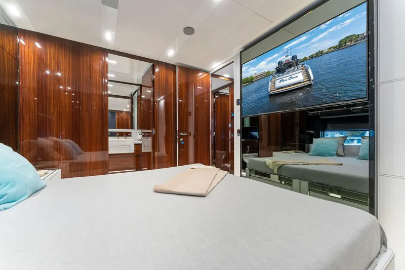 Slide: The Image of Riva 88' Folgore 2022 - 70