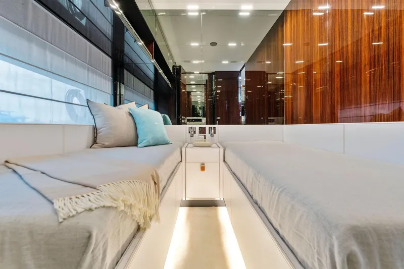 Slide: The Image of Riva 88' Folgore 2022 - 75