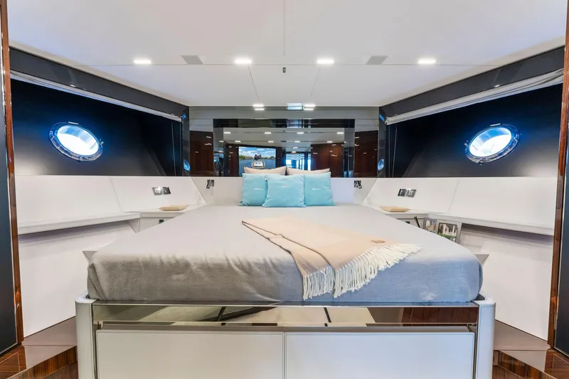 Slide: The Image of Riva 88' Folgore 2022 - 76