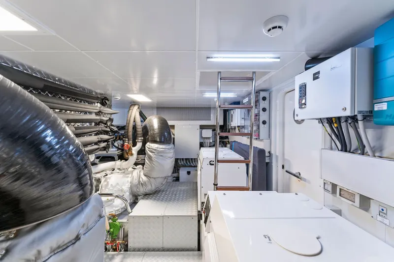 Slide: The Image of Riva 88' Folgore 2022 - 88