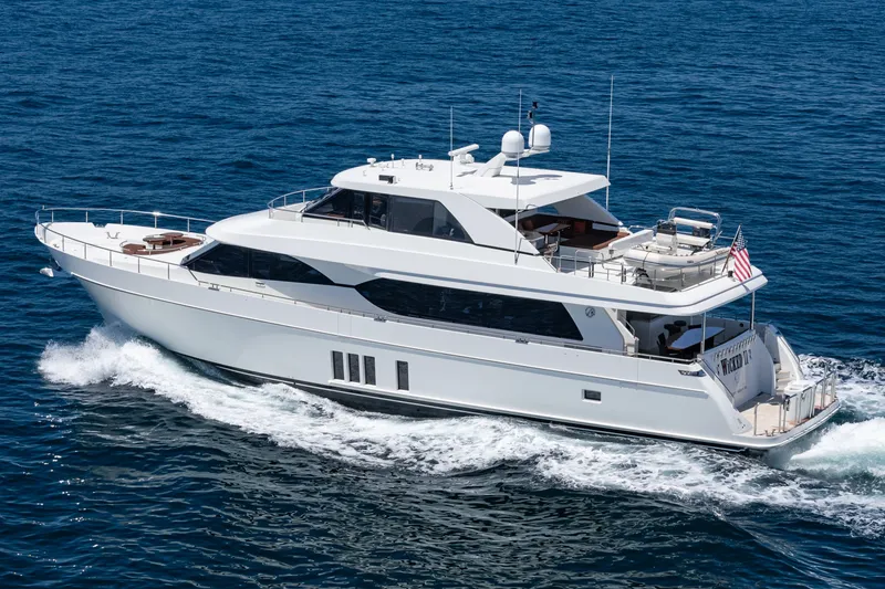 Slide: The Image of 2015 Ocean Alexander 90 Skylounge Motoryacht cruising on the sea. - 6