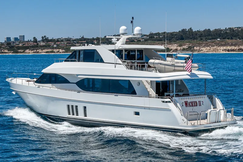 Slide: The Image of 2015 Ocean Alexander 90 Skylounge Motoryacht on the water. - 7