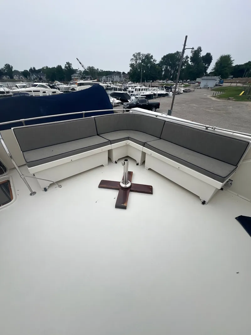 Slide: The Image of Flybridge lounge area - 37