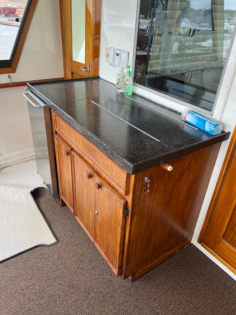 Slide: The Image of Aft wet bar - 51