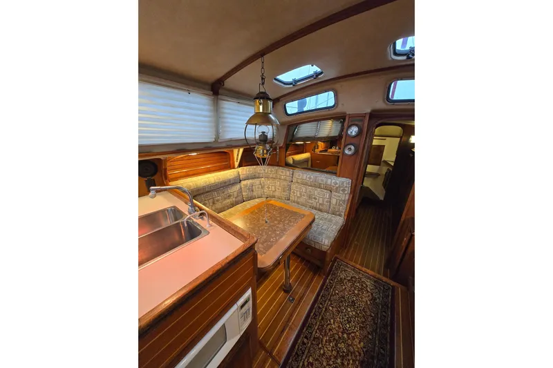 Slide: The Image of Dinette to Port - 18
