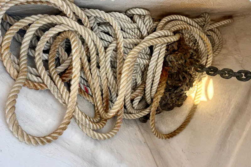 Slide: The Image of Coiled rope and chain in a 1998 Tiara Yachts 3500 Express boat. - 11