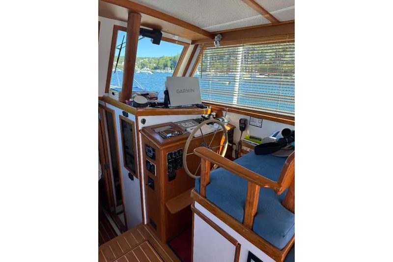 Slide: The Image of Interior of a 1995 Wilbur Weekender boat with wooden helm and Garmin navigation. - 17