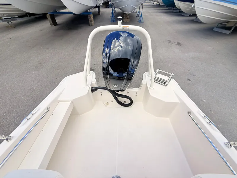 Slide: The Image of Boston Whaler 160 Super Sport 2027 - 18