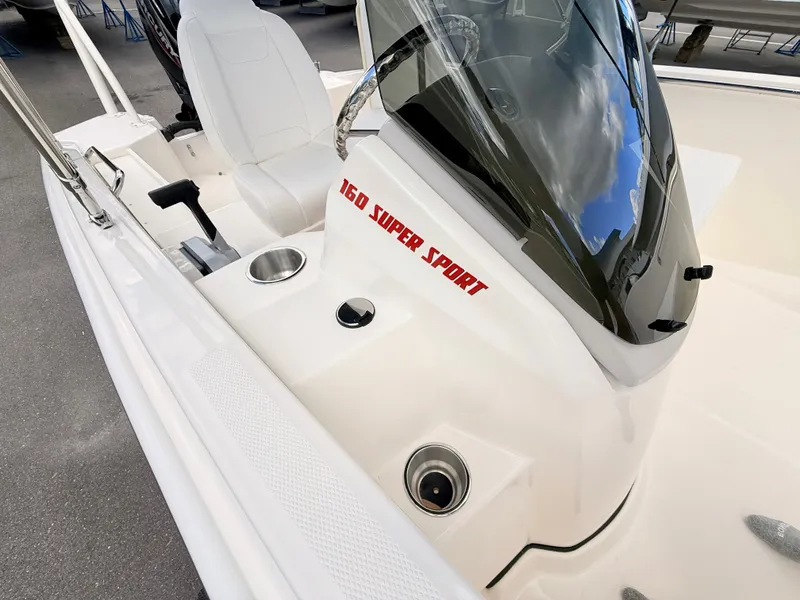 Slide: The Image of Boston Whaler 160 Super Sport 2027 - 37