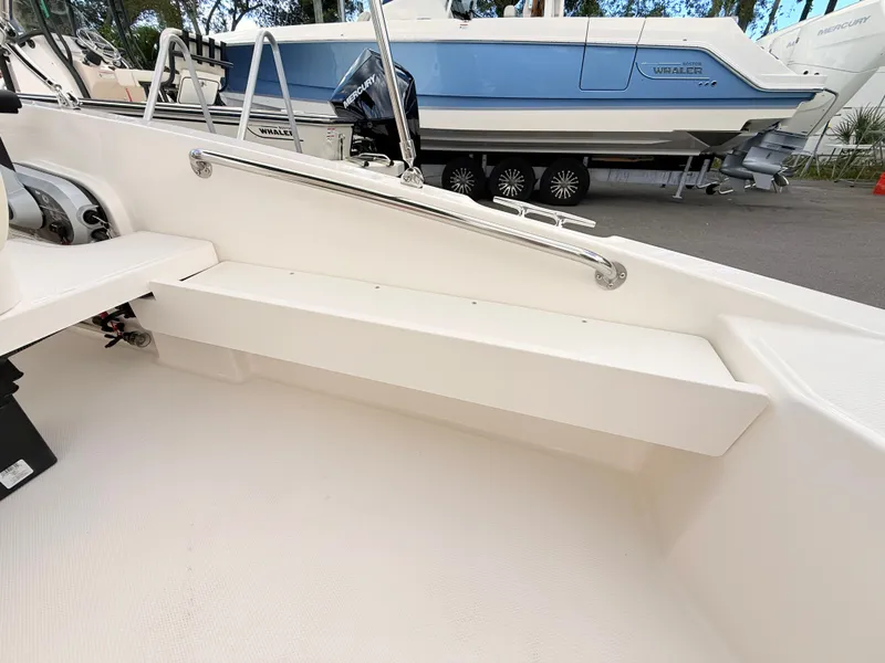 Slide: The Image of Boston Whaler 160 Super Sport 2027 - 16