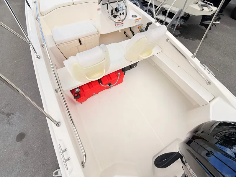 Slide: The Image of Boston Whaler 160 Super Sport 2027 - 17