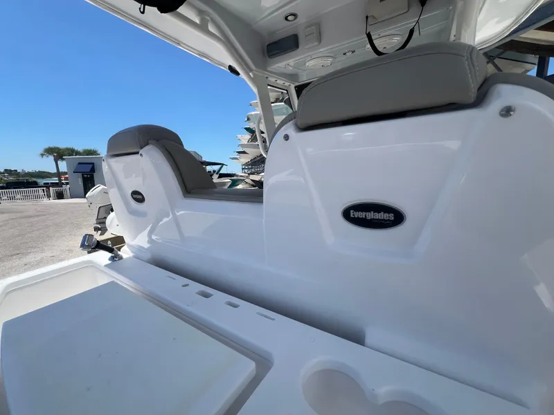 Slide: The Image of The image shows the cockpit of a 2019 Everglades 295 Center Console boat. - 37