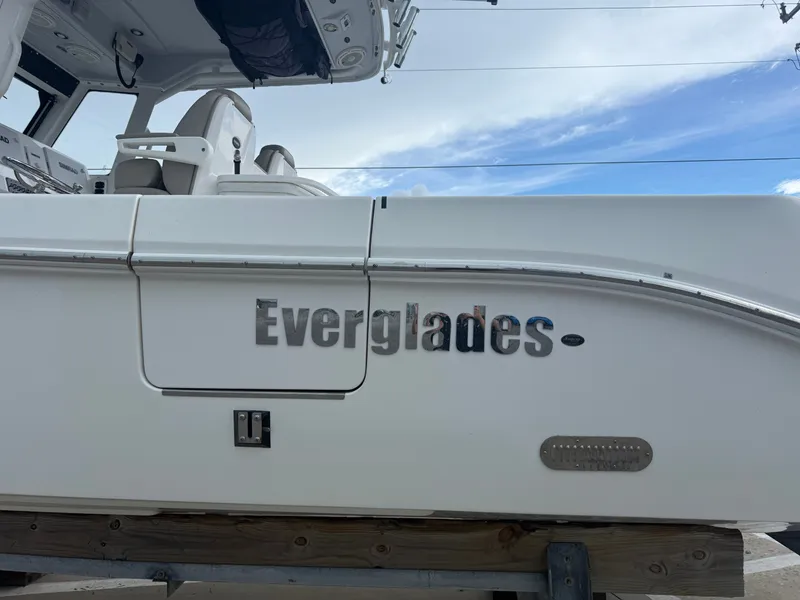 Slide: The Image of Everglades 295 Center Console 2019 - 4