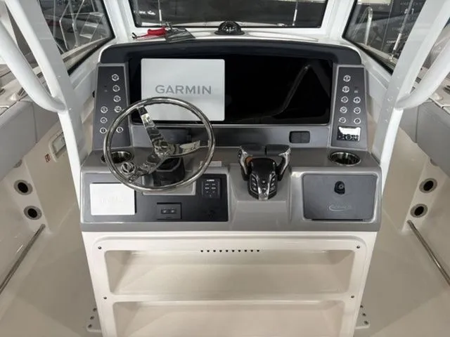 Slide: The Image of Robalo R250 Center Console 2026 with Garmin controls. - 4
