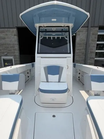 Slide: The Image of Robalo R250 Center Console 2026 - 12