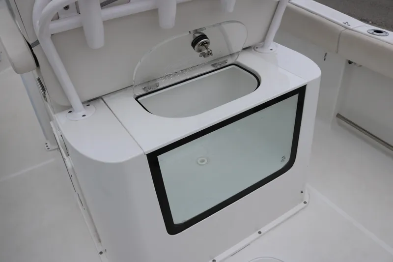 Slide: The Image of 2023 Sea Hunt Gamefish 25 boat livewell with transparent viewing window. - 15