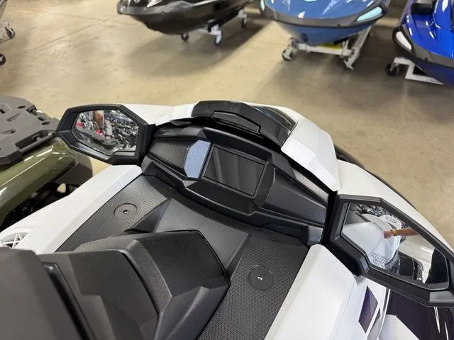 Slide: The Image of Yamaha VX Cruiser HO 2026 - 12