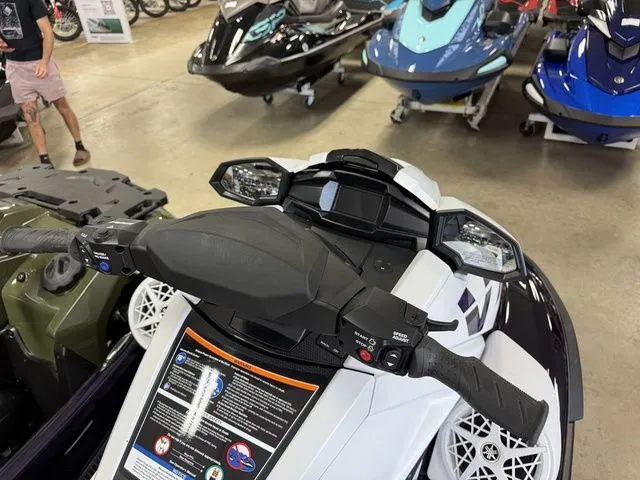 Slide: The Image of Yamaha VX Cruiser HO 2026 - 11