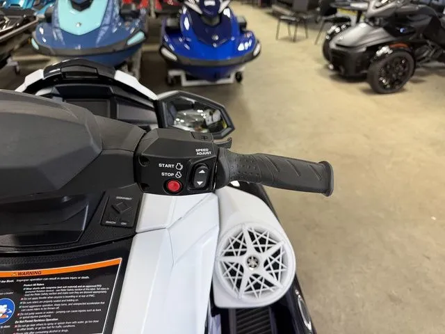 Slide: The Image of Yamaha VX Cruiser HO 2026 - 15