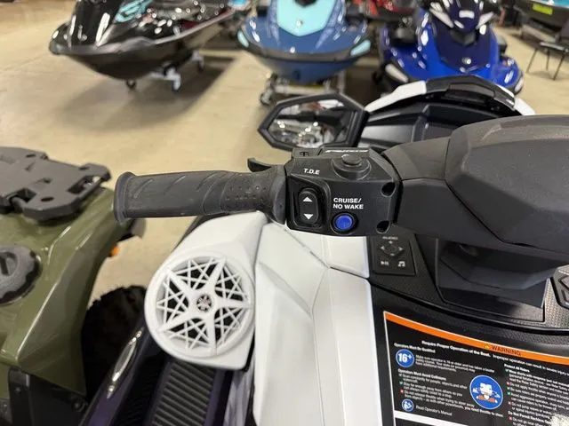 Slide: The Image of Yamaha VX Cruiser HO 2026 - 14