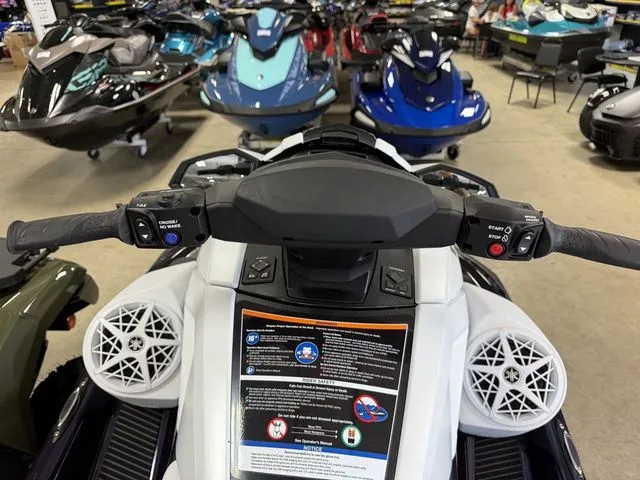 Slide: The Image of Yamaha VX Cruiser HO 2026 - 13