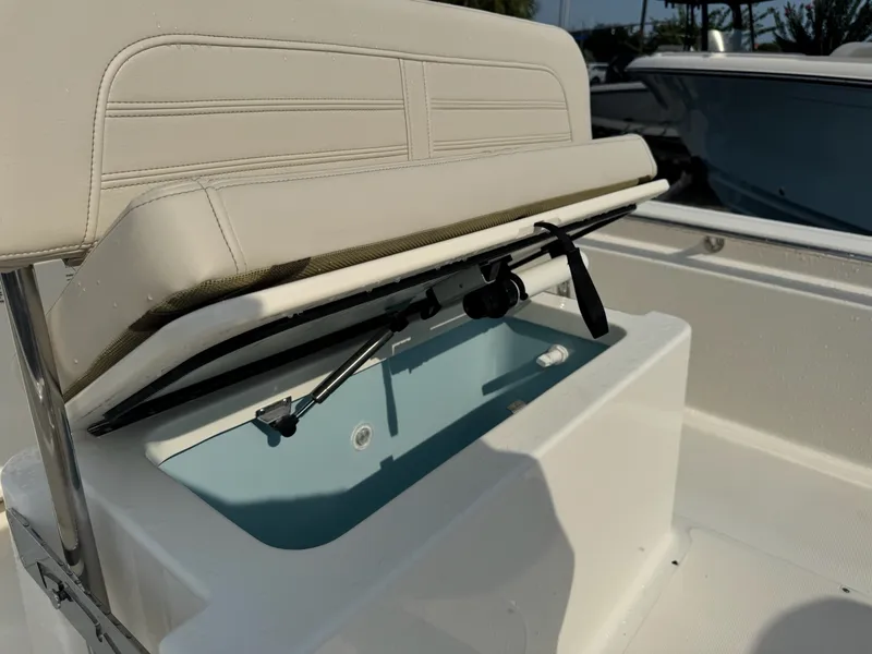 Slide: The Image of Boston Whaler 190 Montauk 2027 - 11
