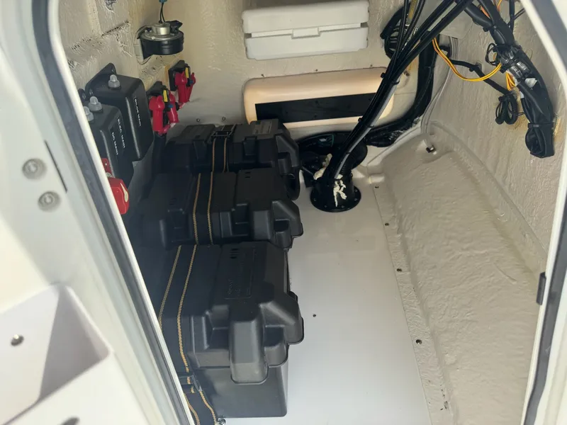 Slide: The Image of Boston Whaler 190 Montauk 2027 - 18