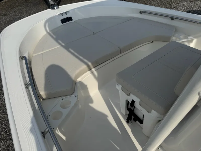 Slide: The Image of Boston Whaler 190 Montauk 2027 - 17
