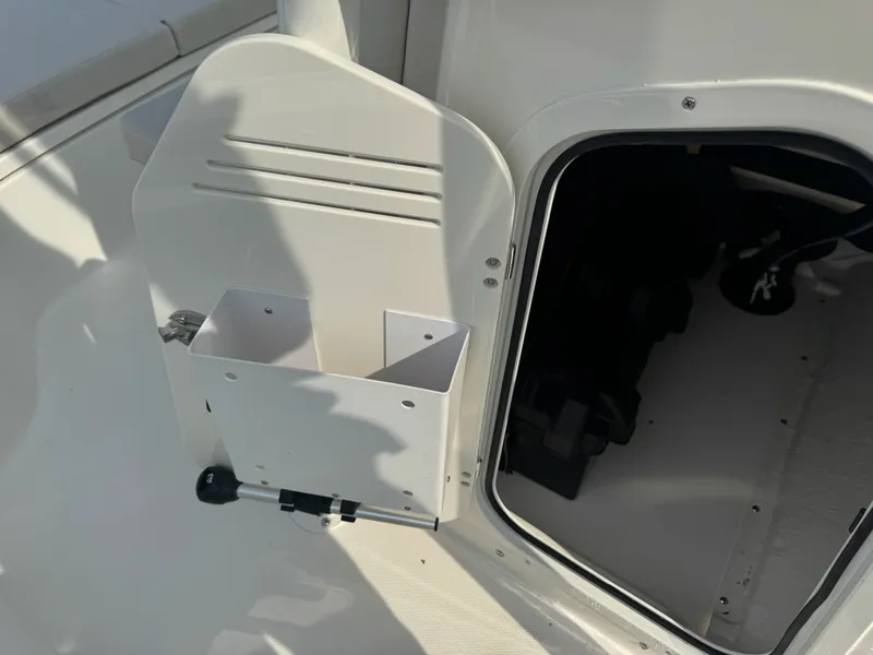 Slide: The Image of Boston Whaler 190 Montauk 2027 - 13