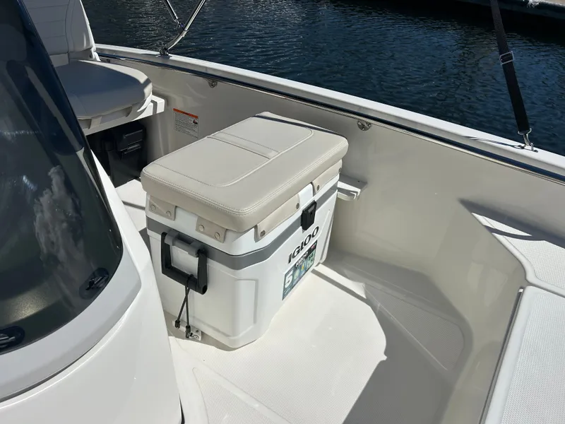 Slide: The Image of Boston Whaler 130 Super Sport 2027 - 13