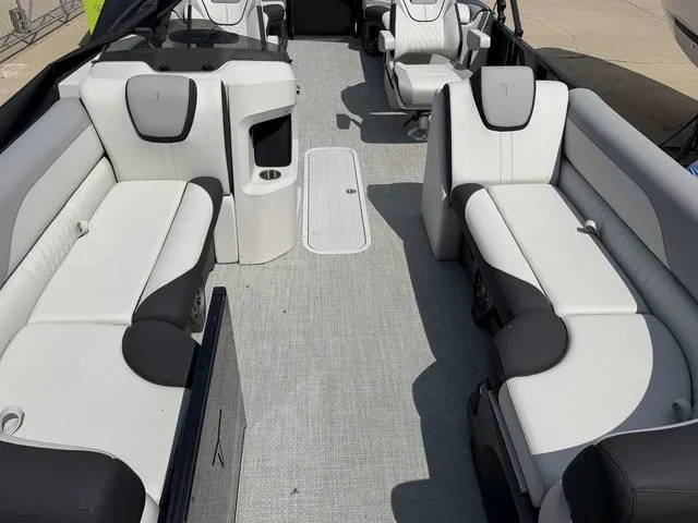 Slide: The Image of Tahoe LTZ 2585 QL 2026 - 6