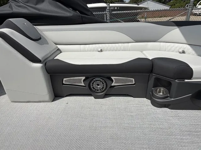 Slide: The Image of Tahoe LTZ 2585 QL 2026 - 8