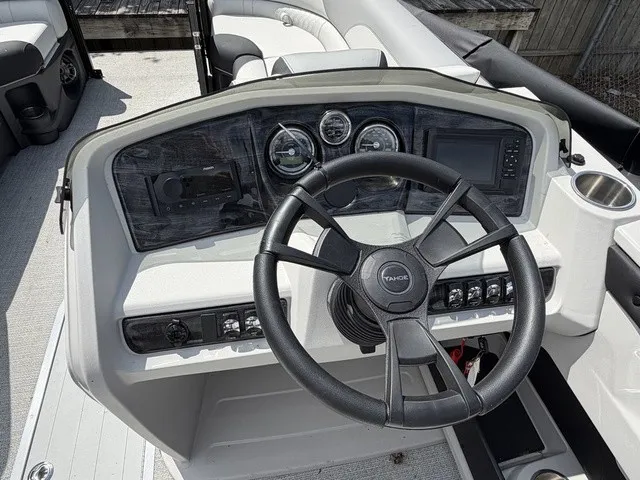 Slide: The Image of Tahoe LTZ 2585 QL 2026 - 10