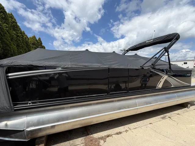 Slide: The Image of Tahoe LTZ 2585 QL 2026 - 4